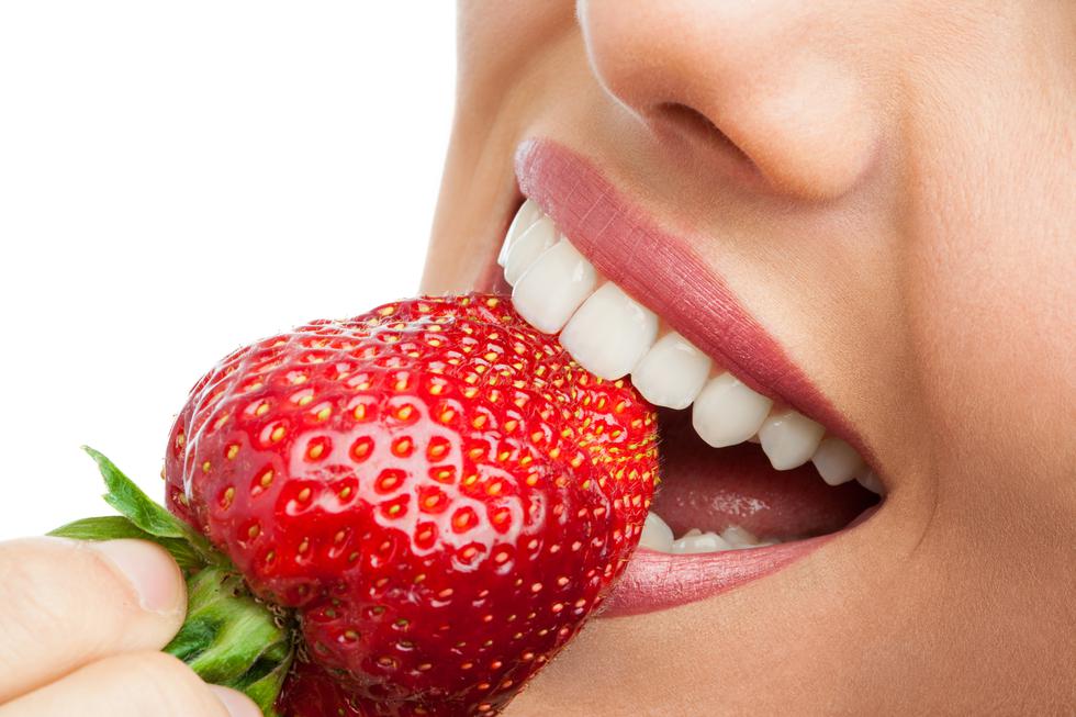 Otkrivamo od koje hrane i pića tvoji zubi žute i što učiniti